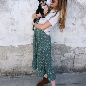 Green long floral pleated skirt